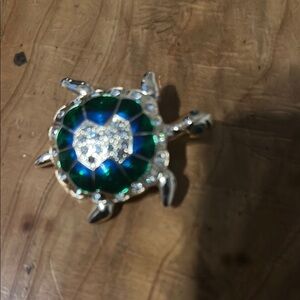Elegant Silver and Green Turtle Brooch